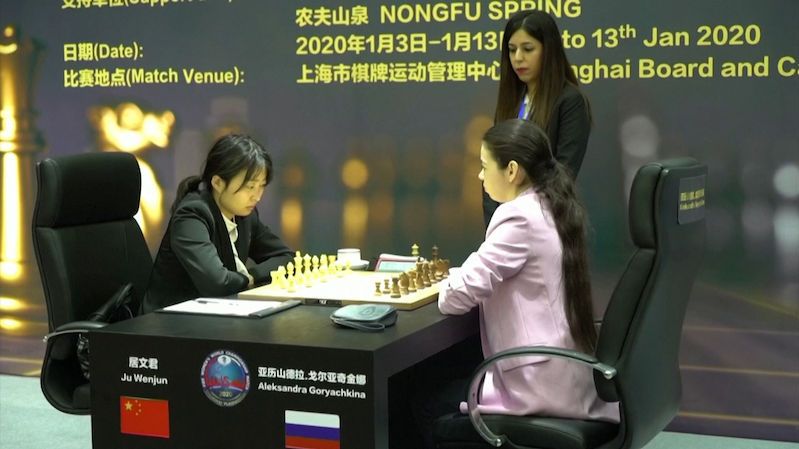 Íránská šachová rozhodčí si v Číně nezahalila vlasy. Teď se bojí návratu do vlasti